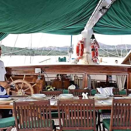 Botel Hande *